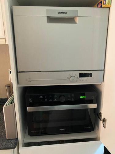 a microwave oven in a kitchen with its door open at studio luxueux in Palau-Saverdera