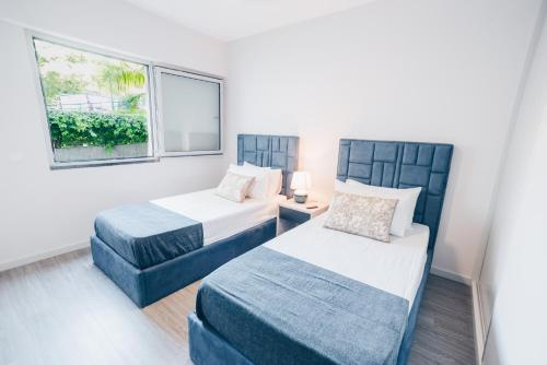 Elephant by Wanderlust Madeira - 2BR Apartment with Terrace, side Sea View and pool access