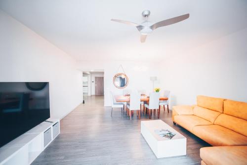 Elephant by Wanderlust Madeira - 2BR Apartment with Terrace, side Sea View and pool access