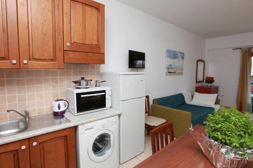 Cucina o angolo cottura di Kallisti Apartments