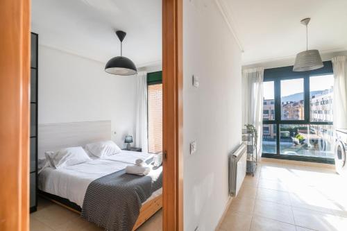 Katil atau katil-katil dalam bilik di Alloru, apartamento con piscina la playa a 3 km VUT-2714-AS