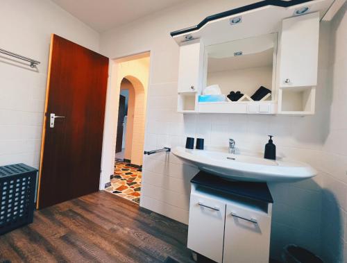 a bathroom with a sink and a mirror at Ferienwohnung Wallmerhof am ländlichen Wimberg in Adnet