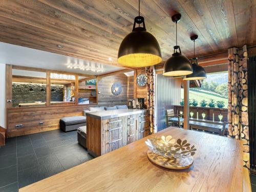 Duplex Moderne à Méribel : Ski aux Pieds, Piscine et Spa Inclus - FR-1-566-55