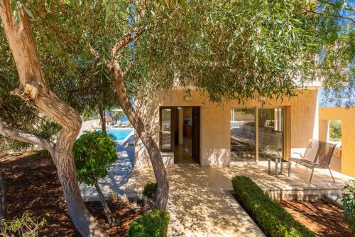 a house with a tree in front of it at Villa Panorama Tessera in Droushia