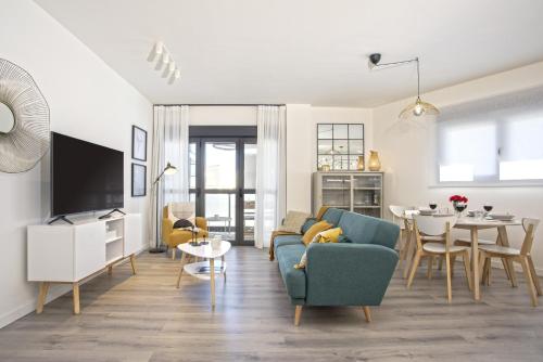 -MalagaSunApts-Centre Pool&Parking Bus-Train Station