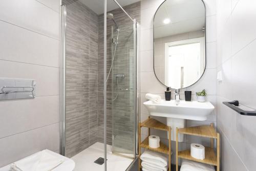 -MalagaSunApts-Centre Pool&Parking Bus-Train Station