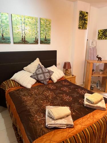 Postel nebo postele na pokoji v ubytování 2 Bedroom Apartment Jardines Canarios Los Cristianos Tenerife