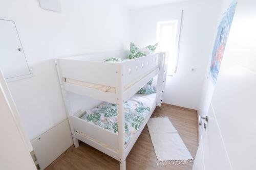 a white bunk bed in a small room at Ferienparadies Amadeus in Burtenbach