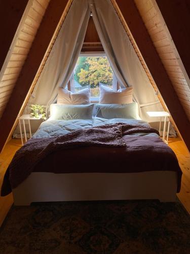 Postel nebo postele na pokoji v ubytování Nur-Dach-Haus am Alfsee