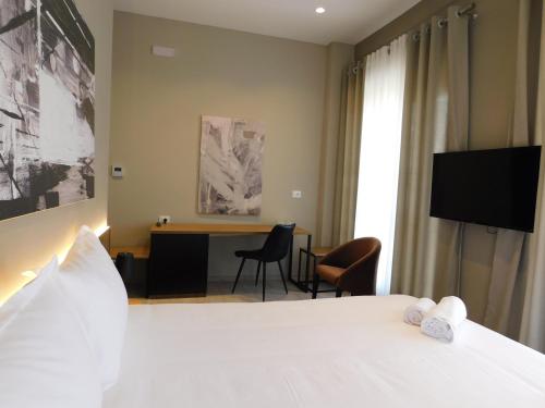 A bed or beds in a room at MIK Hotel Korce