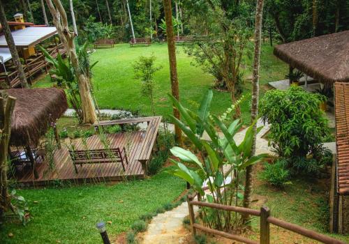a view of a garden with a lush green yard at Espaço Viverde Penedo in Penedo