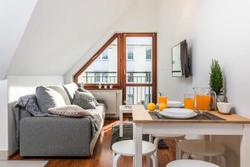 Brzozova Apartments by Loftafair