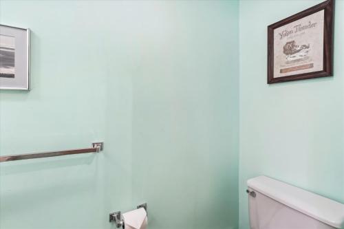a bathroom with a toilet and a picture on the wall at Two bedroom Townhouse within walking distance to all activities Glazebrook J4 in Killington