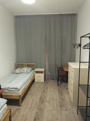 Time Hostel tesisinde bir odada yatak veya yataklar