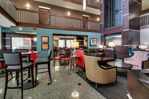 a bar with tables and chairs in a restaurant at Drury Inn & Suites Houston Galleria in Houston