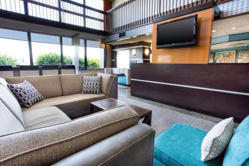 Drury Inn & Suites Kansas City Airport Image