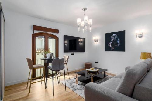 2 Luxurious apartment in the heart of puerto banus
