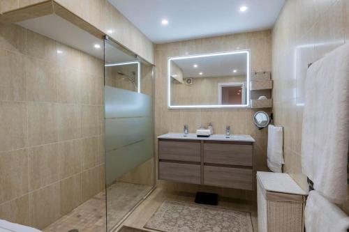 2 Luxurious apartment in the heart of puerto banus