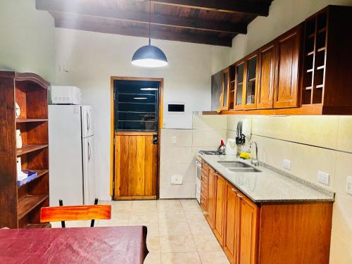 alojamiento casa jazmín para 4 personas en villa gesell se reserva solo con seña luego de reservar escribime Villa Gesell
