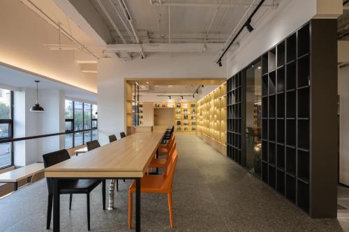 Hangzhou Desti Youth Park Hostel West Lakeにあるビジネスエリアまたは会議室