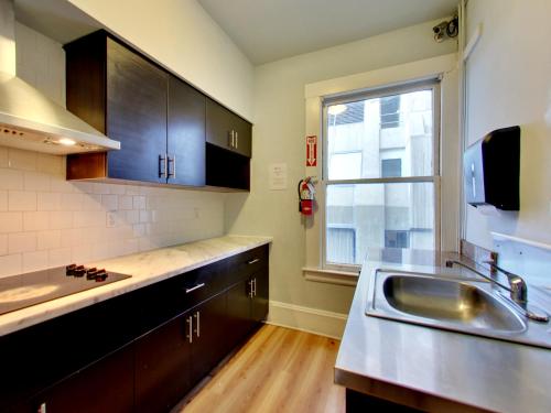 a kitchen with a sink and a window at Pyramid Nightly Stays in San Francisco