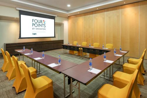Zona business o sala de conferencias en Four Points by Sheraton Lagos