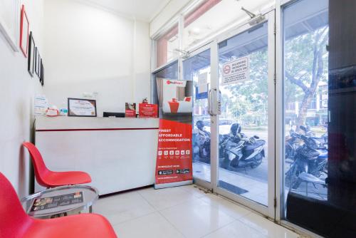 Фотография из галереи RedDoorz @ Garden Boulevard Citra Raya Tangerang в городе Тангеранг