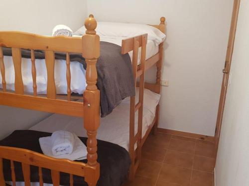 een stapelbed in een kamer bij Casa Platja d'Aro, 3 dormitorios, 6 personas - ES-209-13 in S'Agaro