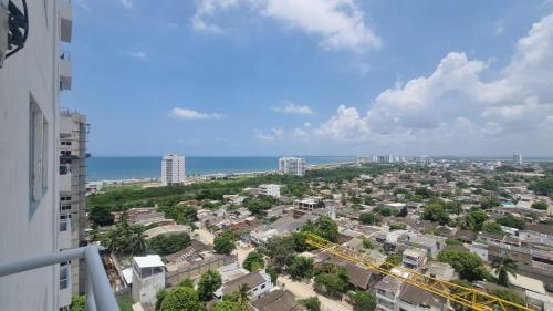- Vistas a la ciudad desde un edificio en Mirador Piso 17 - Acogedor y Exclusivo apartamento en piso 17 con vista al mar, en Cartagena de Indias