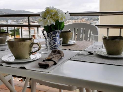 Apartamento en primera línea de mar en Platja d'Aro, tranquilo y soleado, con terraza y parking - ES-209-23