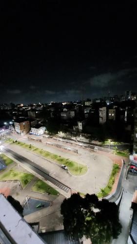 a view of a parking lot at night at Apartamento 1 Quarto No Centro para até 2 pessoas in Salvador
