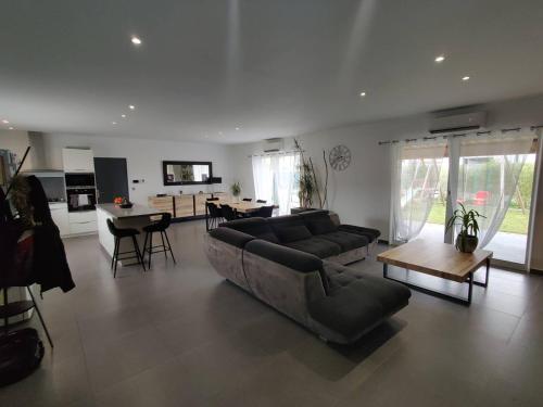 Villa Puget-sur-Argens, 5 pièces, 8 personnes - FR-1-768-8