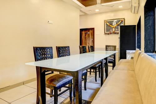 a dining room with a table and chairs at Hotel Airport Metro Near Chhatrapati Shivaji International Airport in Mumbai