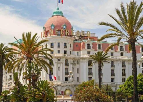 Une atypique et merveilleuse Petite maison en plein cœur de Nice, à proximité de la mer et des plages