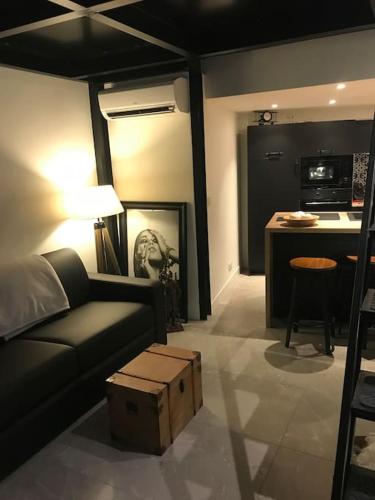 Une atypique et merveilleuse Petite maison en plein cœur de Nice, à proximité de la mer et des plages