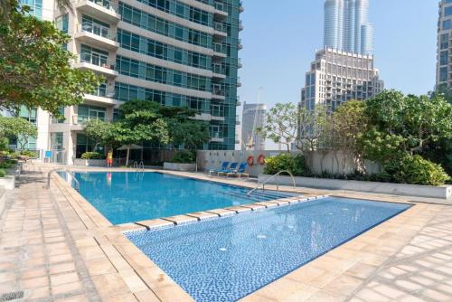 Bazén v ubytování The Lofts West, Downtown Dubai - Mint Stay nebo v jeho okolí
