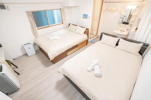 Ikebukuro East Exit Queen Bed Room