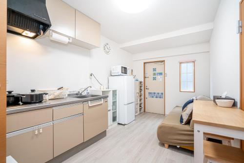 Ikebukuro East Exit Queen Bed Room