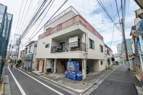 Ikebukuro East Exit Queen Bed Room