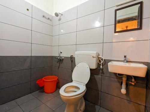 a bathroom with a toilet and a sink at GKV Service Apartment Saligramam in Chennai