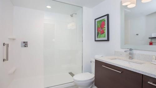 a bathroom with a shower and a toilet and a sink at TownePlace Suites by Marriott Knoxville Oak Ridge in Oak Ridge