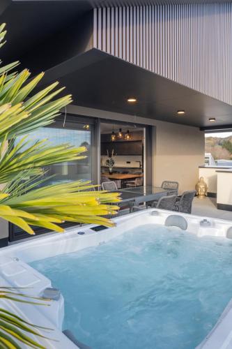 a hot tub in the middle of a living room at RiverVista Apartments by mi_vida in Bad Waltersdorf