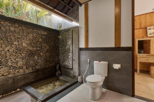 ห้องน้ำของ Buana Tirta Ubud Villa