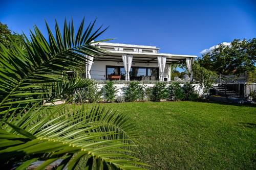 Vila Leones by EL-PI TOURS