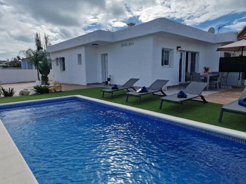 Riumar "Del Perro", 300m to beach, private pool, On-Site-Service, dog beach