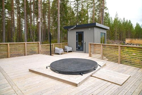 a building on a wooden deck with around at Skogly - Ny stor hytte, Unike Finnskogen in Torsby
