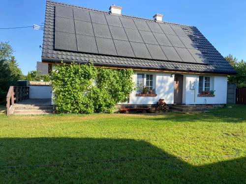 Domek nad jeziorem Bory Tucholskie las jeziora wakacje weekend Błądzim
