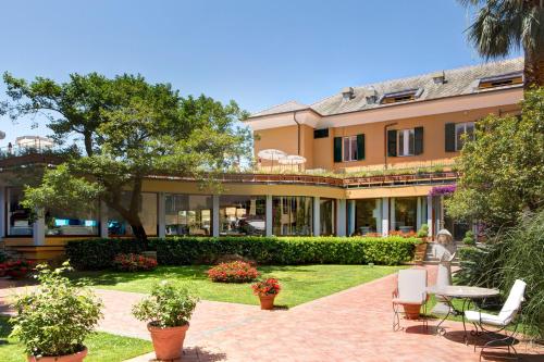 a building with a patio and a table and chairs at Hotel Cenobio Dei Dogi in Camogli