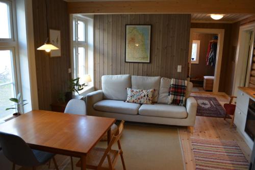 a living room with a couch and a table at Apotekbygget in Nesbyen