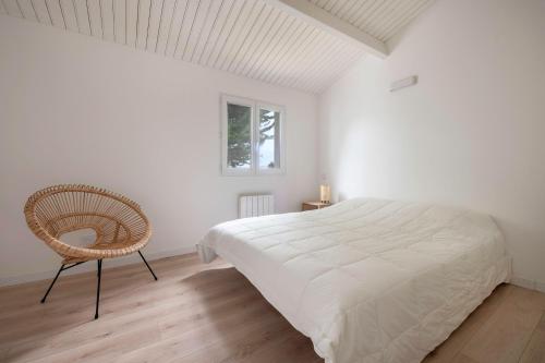 Ένα ή περισσότερα κρεβάτια σε δωμάτιο στο Maison pour 8, avec jacuzzi à 200m de la plage